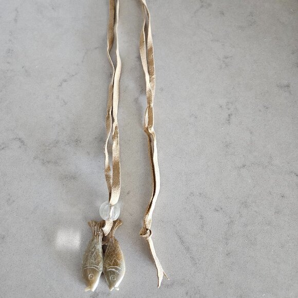 ASIAN NATURAL GREEN & BROWN JADEITE TWO-SIDED FISH PENDANT WITH CHAMOIS NECKLACE - Picture 1 of 16